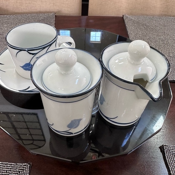 DANSK TIVOLI BELLES FLEURS BLUE (6) cup & saucers set and sugar and creamer. - Picture 3 of 6